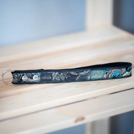 Rączka do smyczy dla psa Nymphalis Antiopa - luksusowy, mieniący się w słońcu żakard, elegancka i lekka